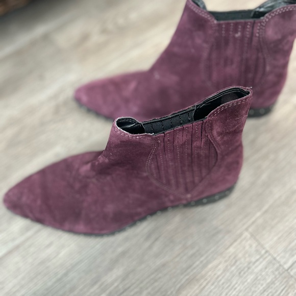REBECCA MINKOFF Gorgeous eggplant Suede Slip on Booties - Picture 2 of 5